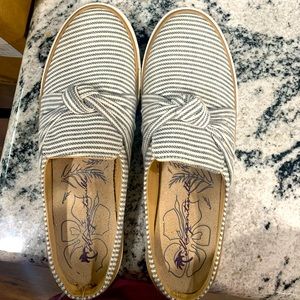 Brand new Margaritaville slides. Only tried on, unfortunately not my size